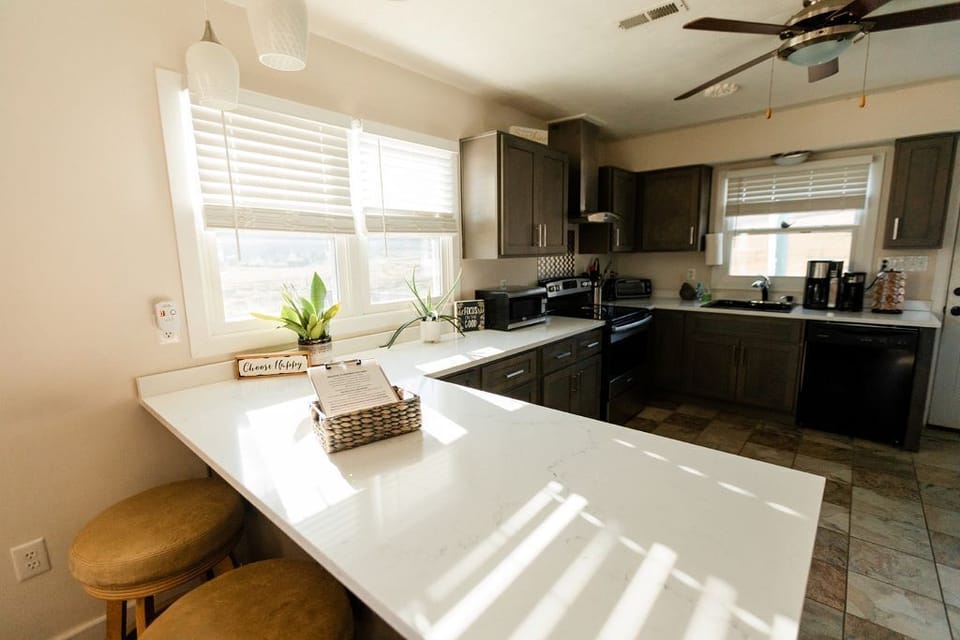 fully equipped kitchen 