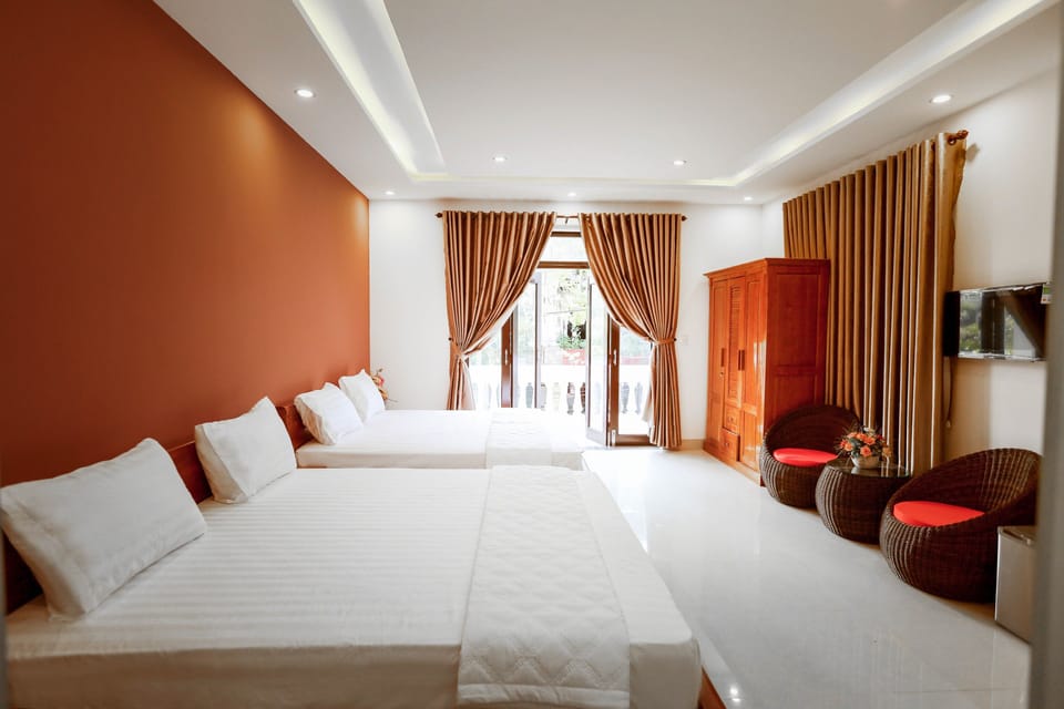 Family Room with Balcony | Minibar, in-room safe, desk, soundproofing