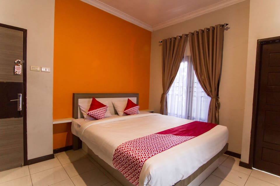 Deluxe Double Room | Desk, free WiFi, bed sheets