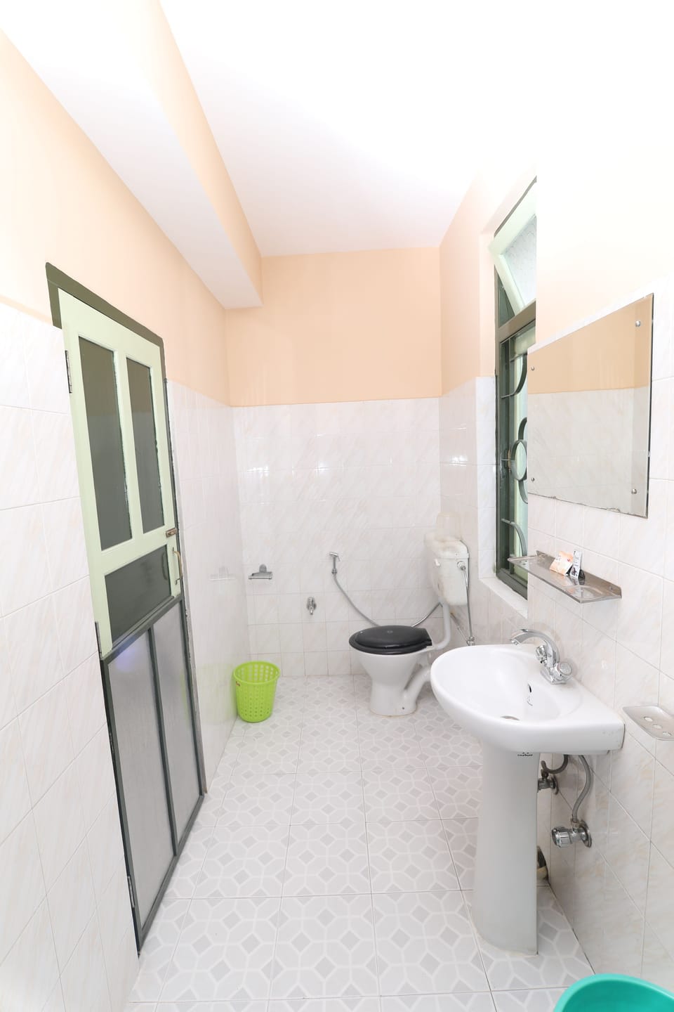 Deluxe Room | Bathroom | Free toiletries, bathrobes, towels