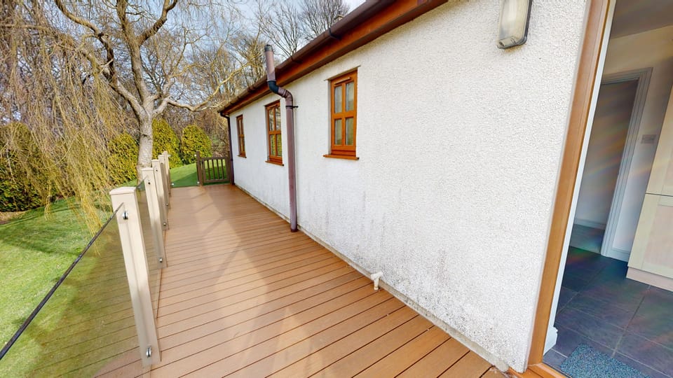 Enclosed Veranda with sea views