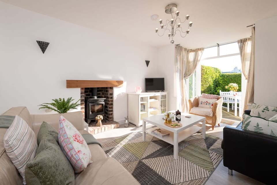 Lan Y Mor - living room ft. patio doors