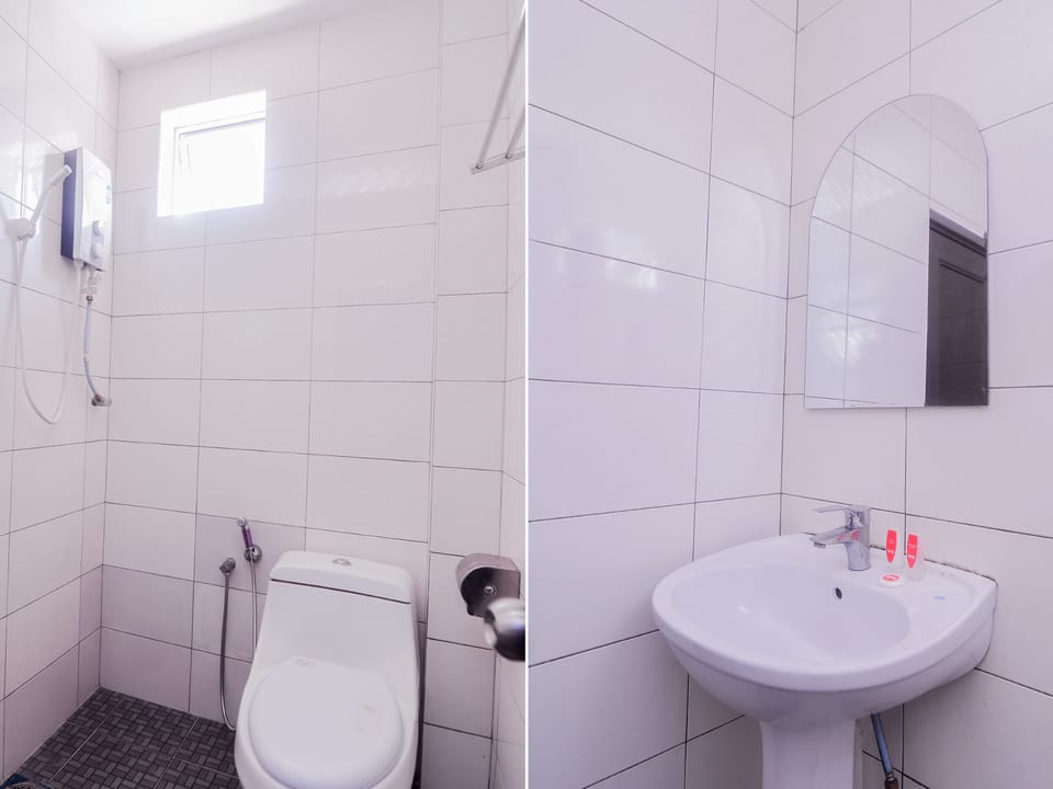 Standard Double Room | Bathroom | Shower, towels
