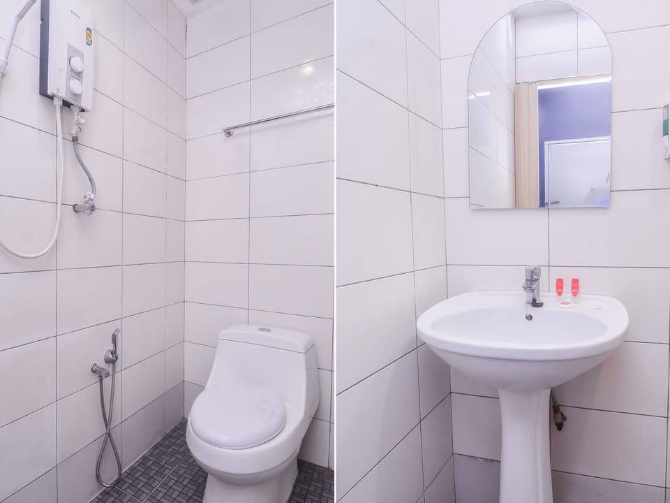 Standard Twin Room | Bathroom | Shower, towels