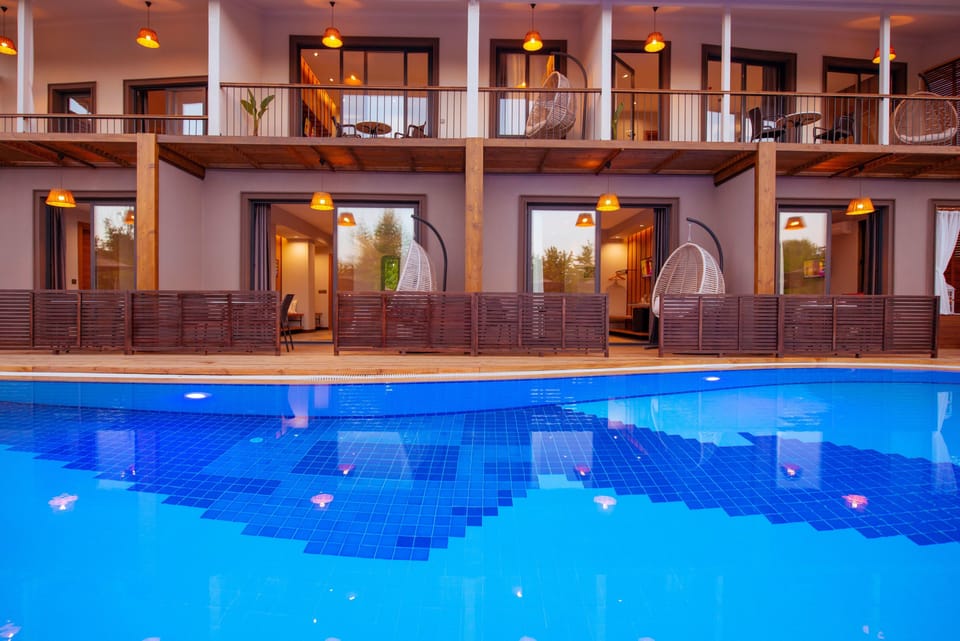 Superior Room, Pool Access, Poolside | Pool | Seasonal outdoor pool, open 8:00 AM to 8:00 PM, pool umbrellas