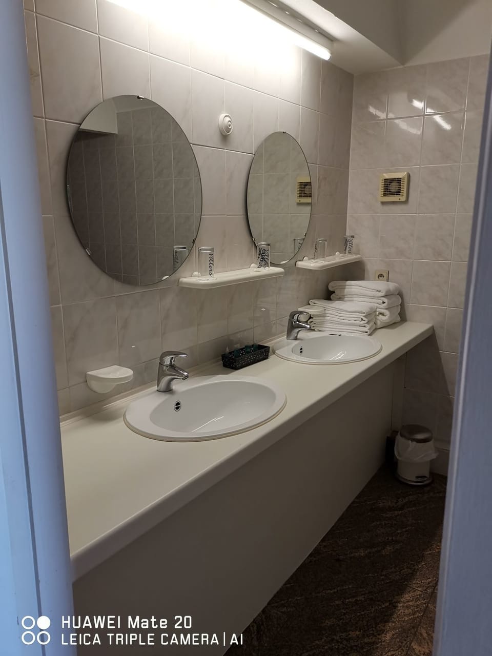 Family Quadruple Room | Bathroom sink