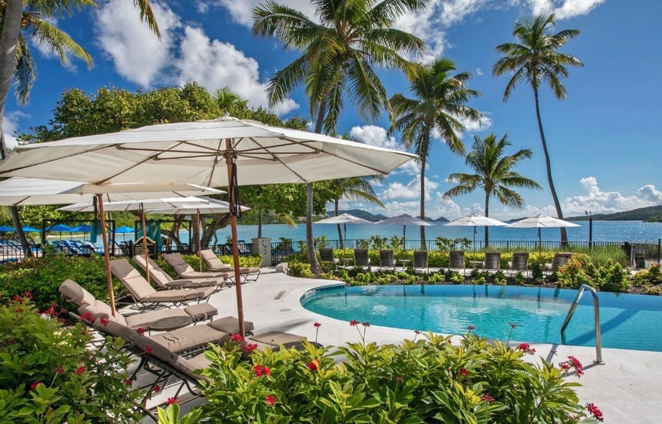 Club Adult Infinity Pool