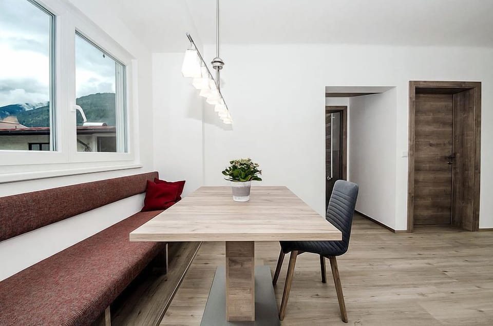 Apartment, 2 Bedrooms (Balcony or Terrace) | In-room dining