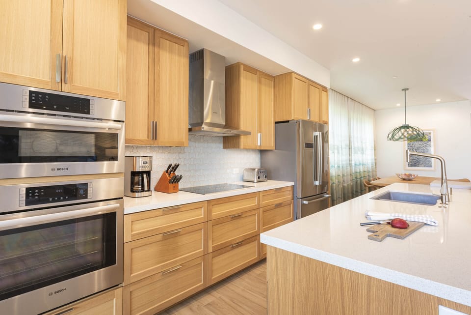 Full modern kitchen. full size appliances.  island. Keurig coffee maker, vitamix