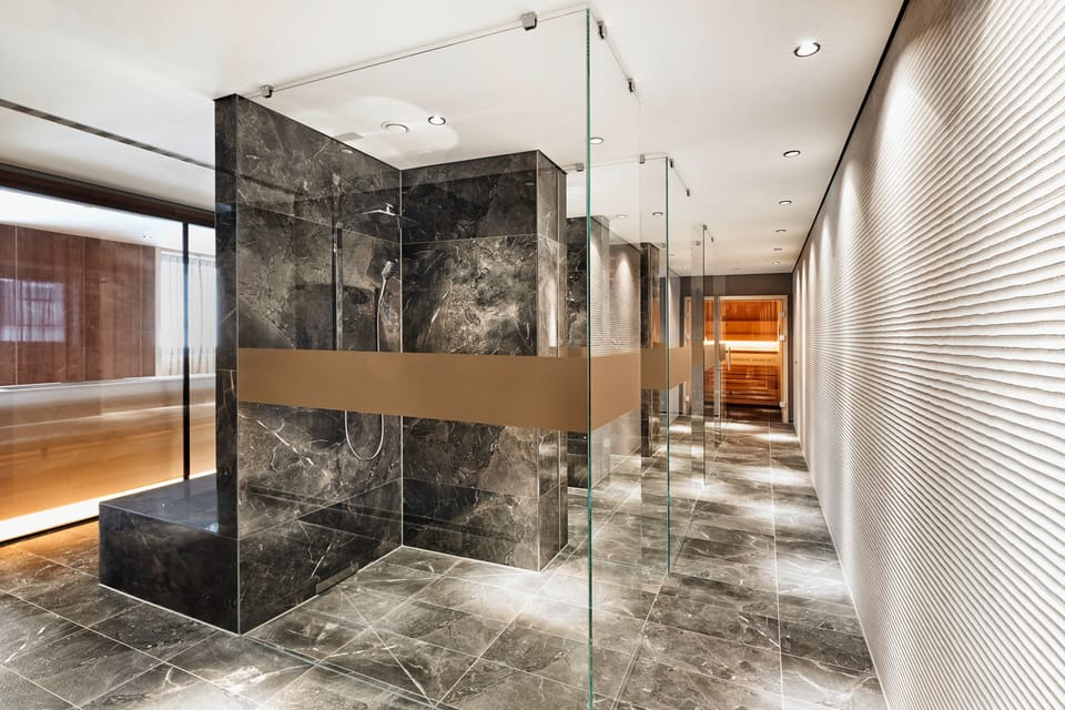 Steam room 