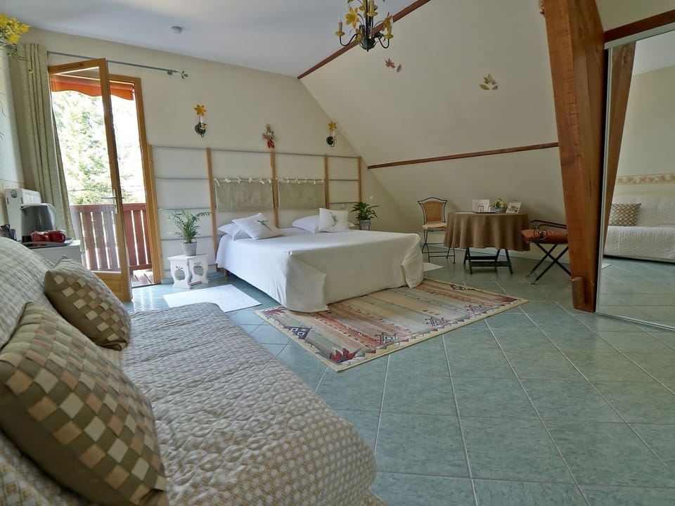 Comfort Double Room | 1 bedroom, premium bedding, Select Comfort beds, in-room safe