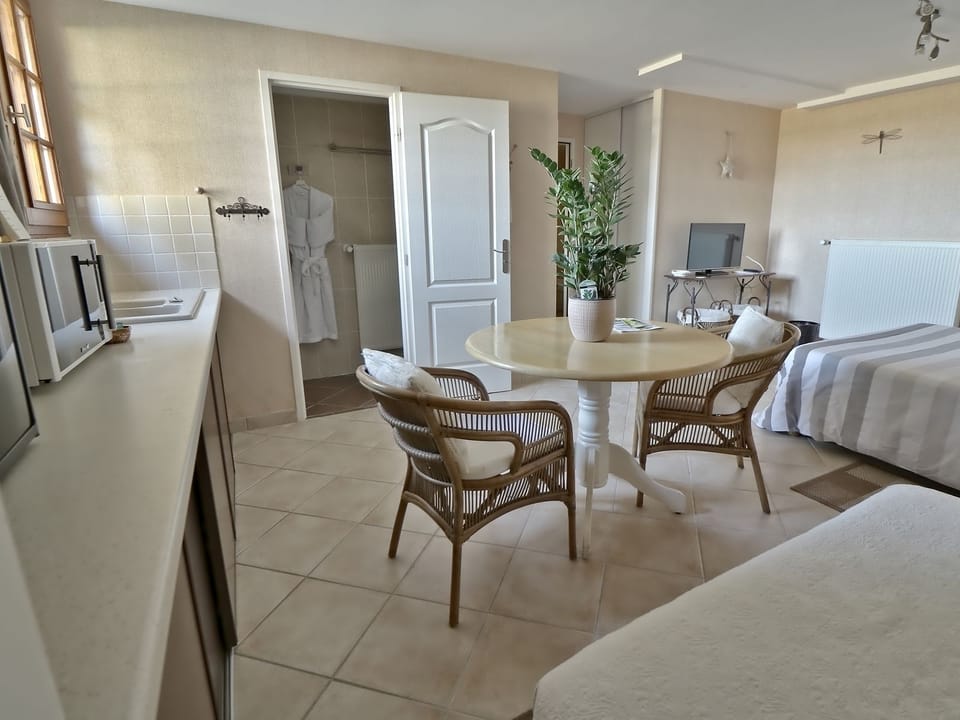 Junior Double Room | 1 bedroom, premium bedding, Select Comfort beds, in-room safe