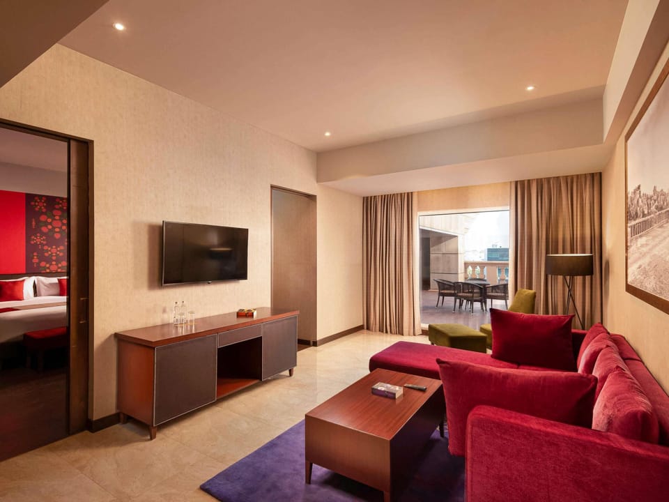 Executive Suite - 1 king Bedroom - Kitchenette - Private Terrace (300 Sqft) | Premium bedding, pillowtop beds, minibar, in-room safe