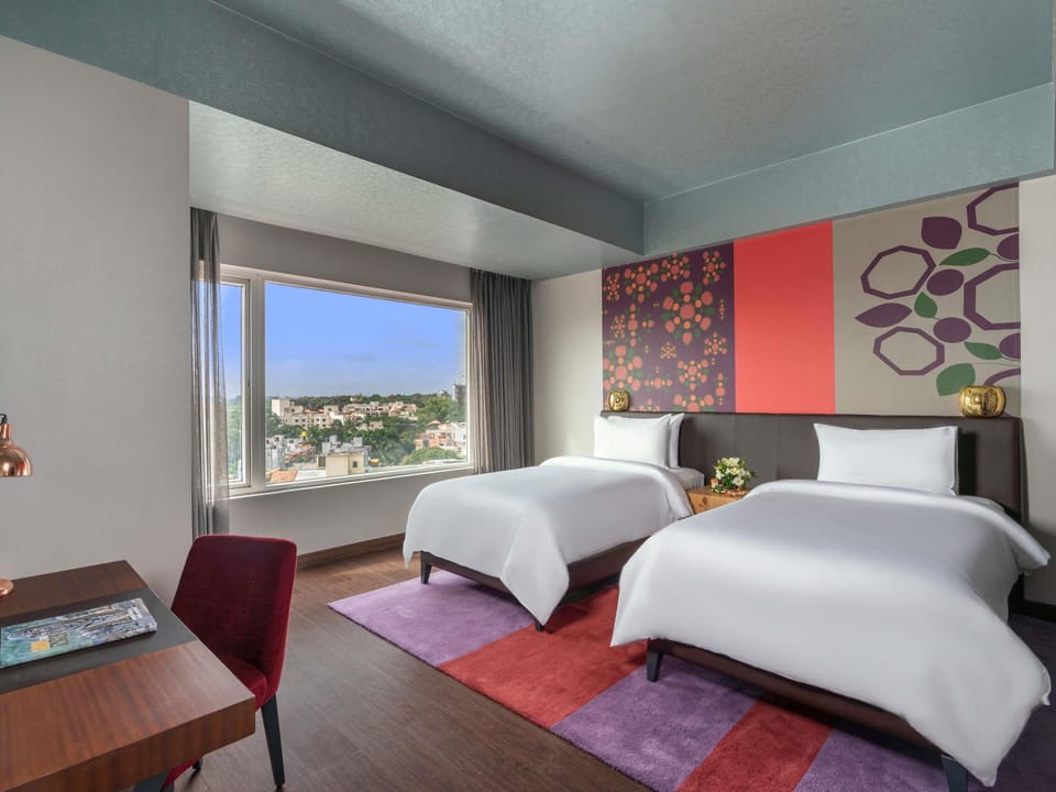Deluxe Room Twin Non Smoking | Premium bedding, pillowtop beds, minibar, in-room safe