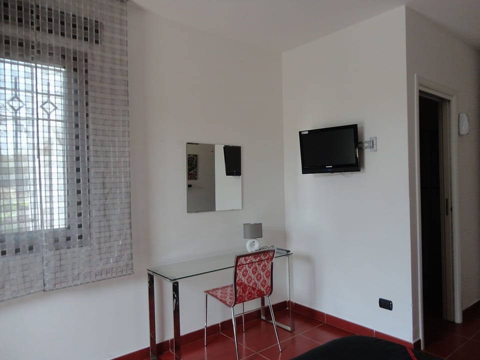 Double or Twin Room | Minibar, in-room safe, individually furnished, blackout drapes