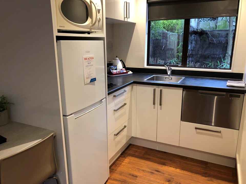 Apartment, 1 Bedroom | Private kitchen | Coffee/tea maker, fridge, microwave, stovetop