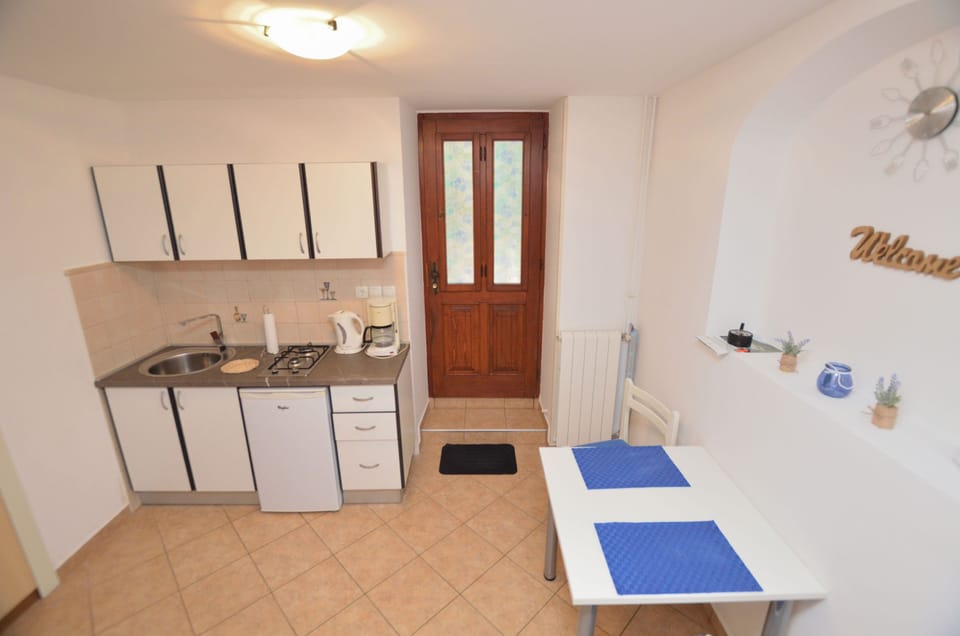 Private kitchen | Fridge, stovetop, espresso maker, toaster