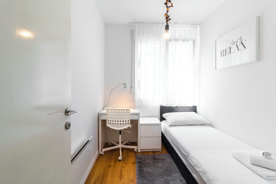 Apartment (A1) | 1 bedroom, in-room safe, desk, iron/ironing board