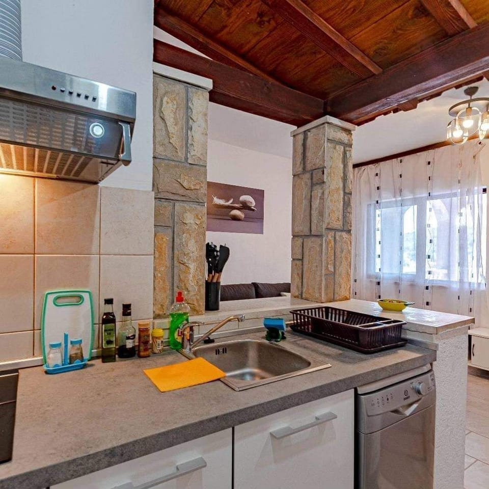 Apartment (A1) | Private kitchen | Fridge, microwave, oven, stovetop