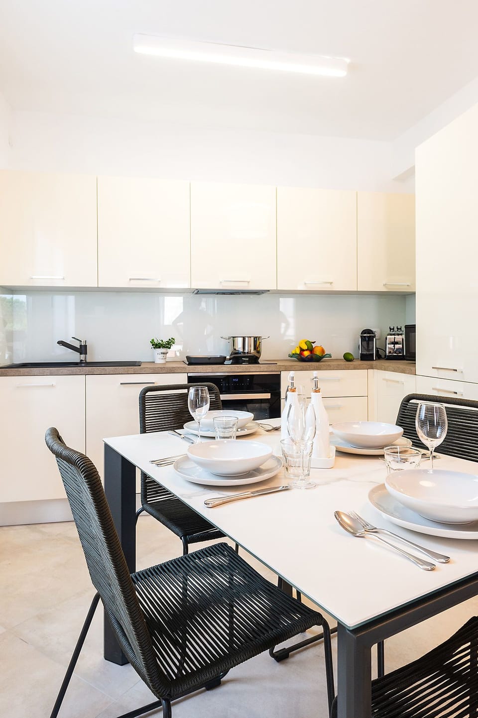 Private kitchen | Fridge, microwave, oven, stovetop