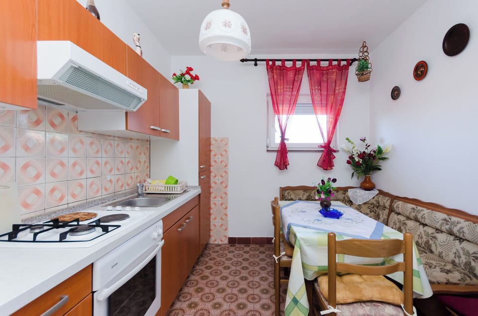 Apartment (A1) | Private kitchen | Fridge, microwave, stovetop, coffee/tea maker