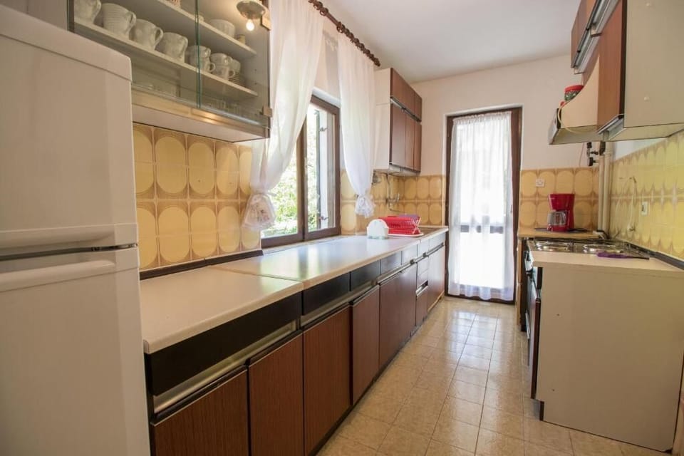 Apartment (A1) | Private kitchen | Fridge, oven, stovetop, espresso maker