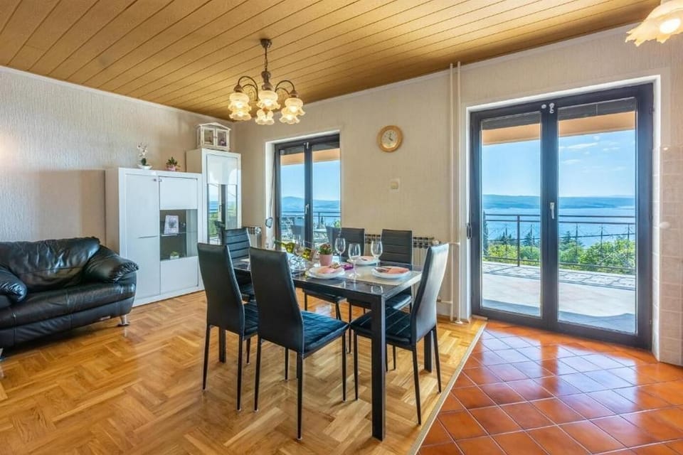 Apartment (A1) | Living room | Smart TV