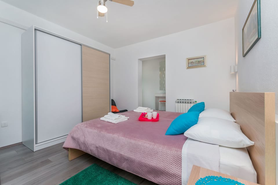 Apartment (A1) | In-room safe, iron/ironing board, free WiFi, bed sheets