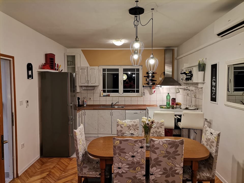Apartment (A1) | Private kitchen | Fridge, oven, stovetop, espresso maker