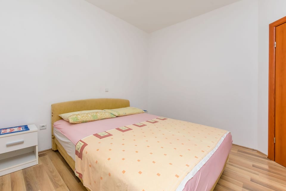 Apartment (A1) | Free WiFi, bed sheets
