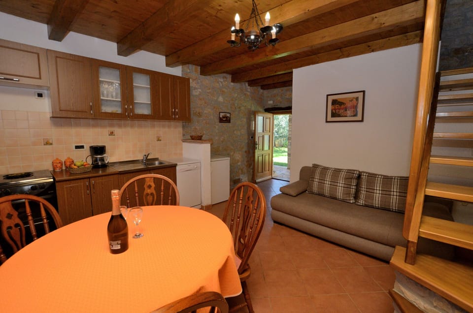 Private kitchen | Fridge, oven, stovetop, dishwasher