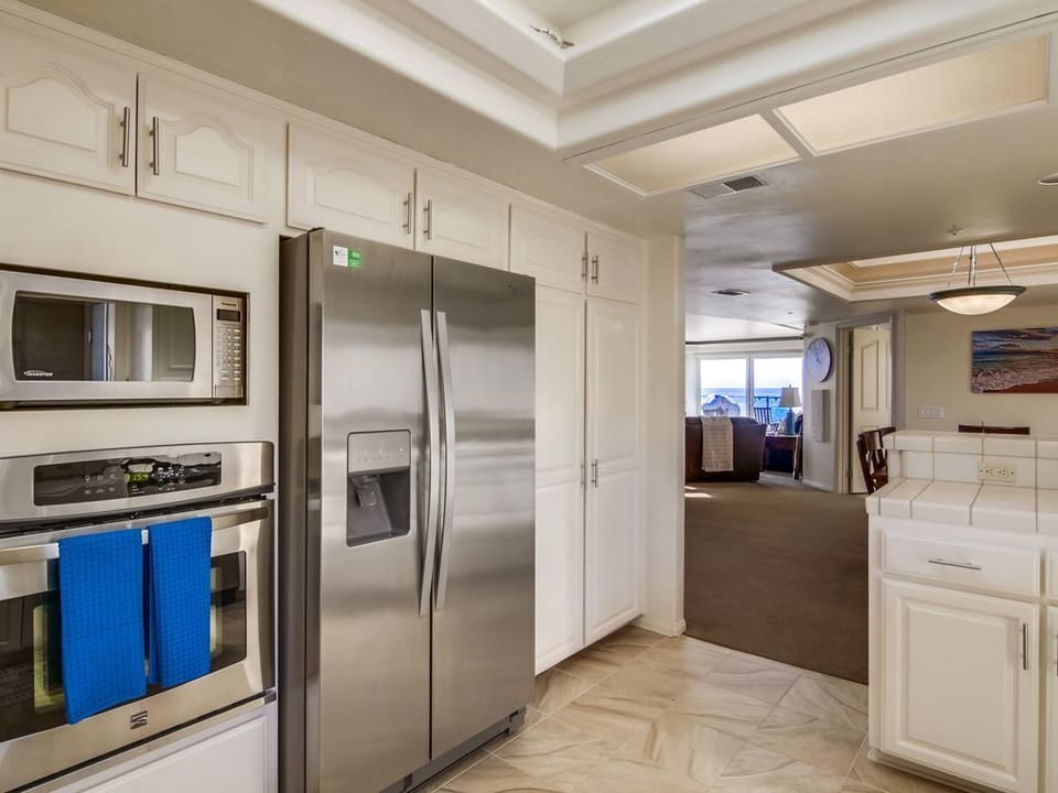 Full size fridge/freezer.  Microwave and Oven