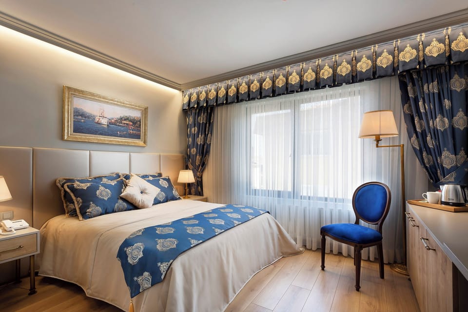 City Double Room | Minibar, in-room safe, desk, soundproofing
