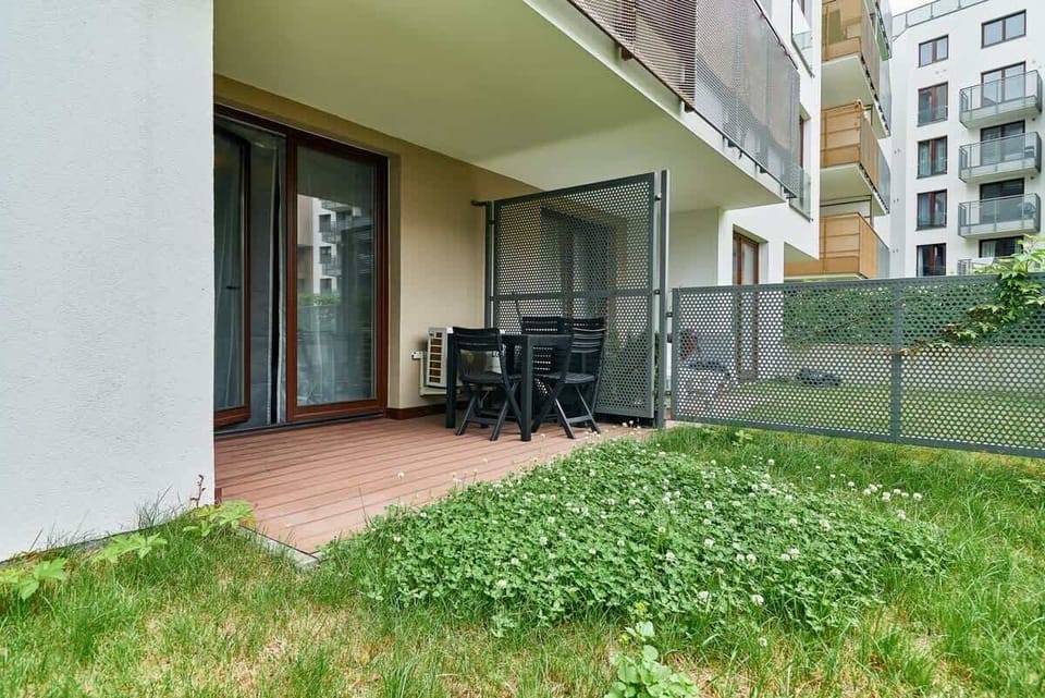 Garden of Świstackiego 19/10 apartment building