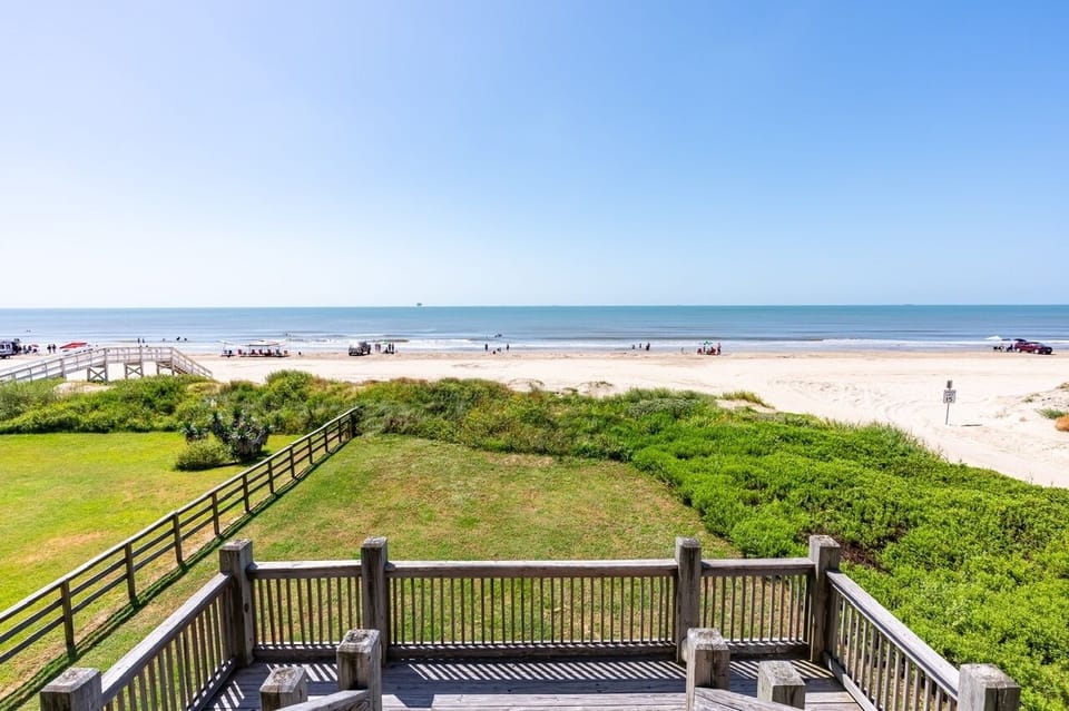 House, 3 Bedrooms | Beach | On the beach
