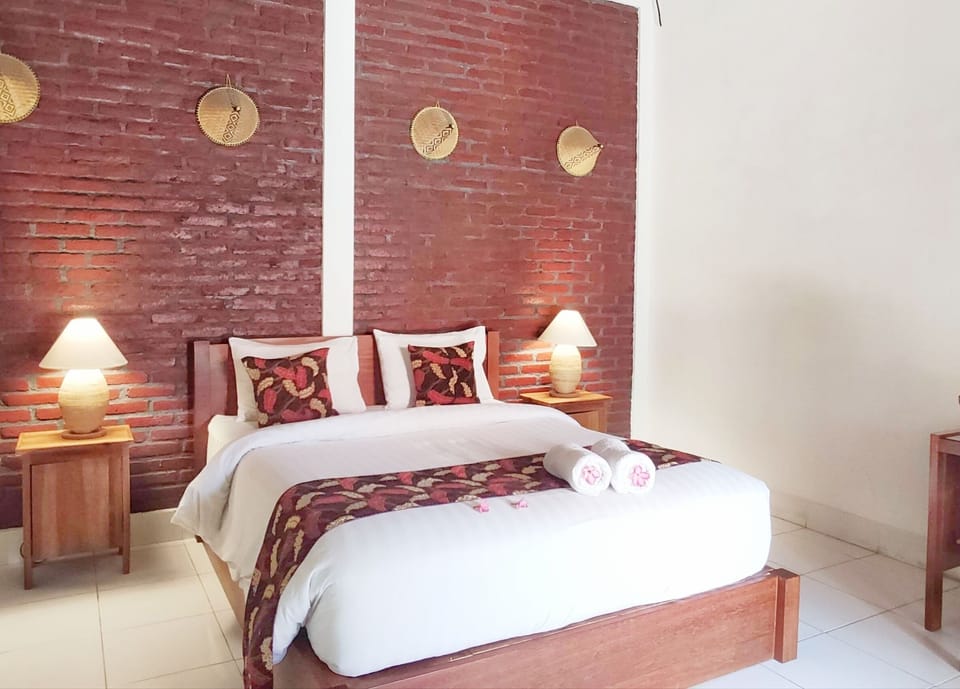 Desk, bed sheets