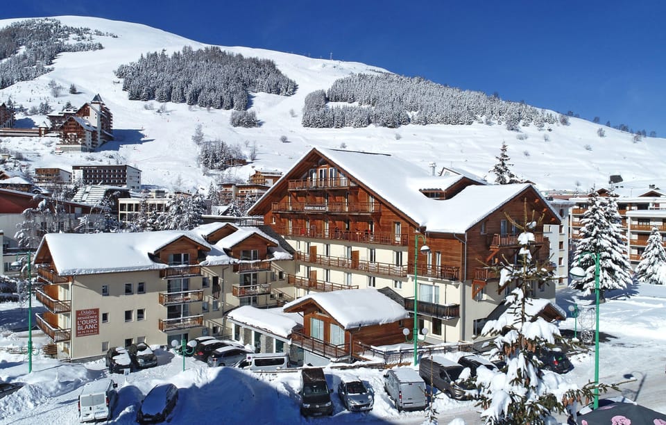 The residence is only 150m from a chairlift.