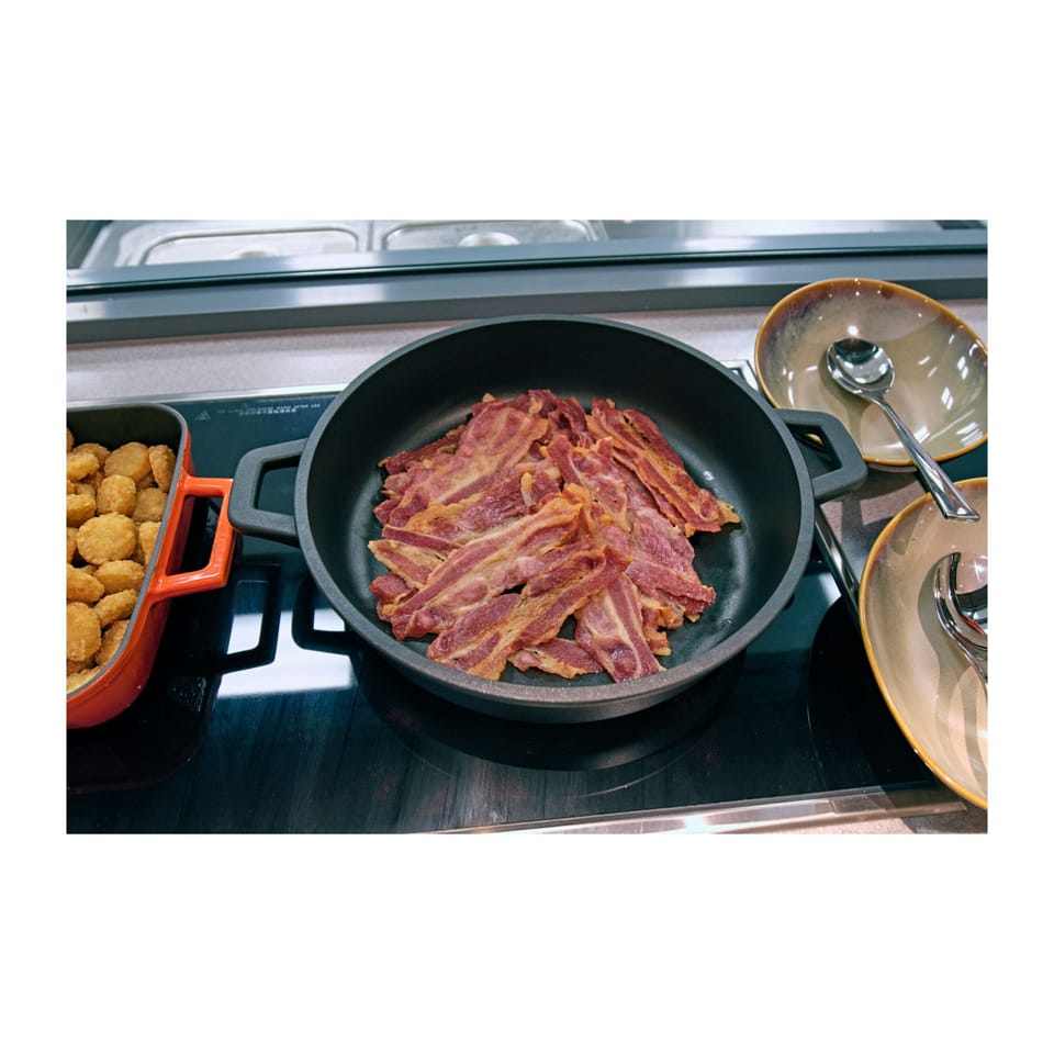 Daily buffet breakfast for a fee