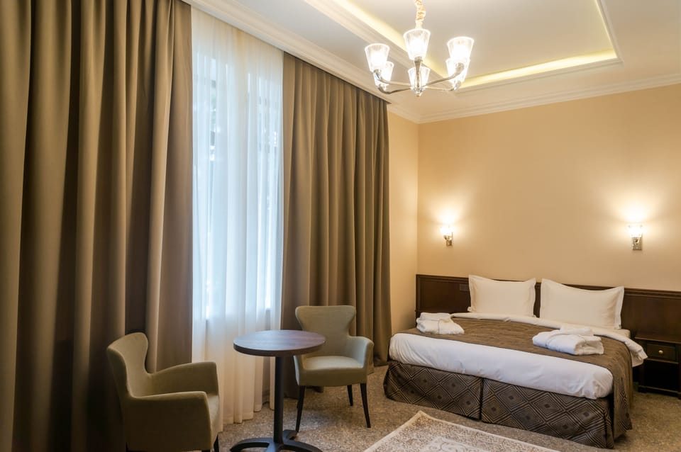 Superior Double Room | Minibar, in-room safe, desk, blackout drapes