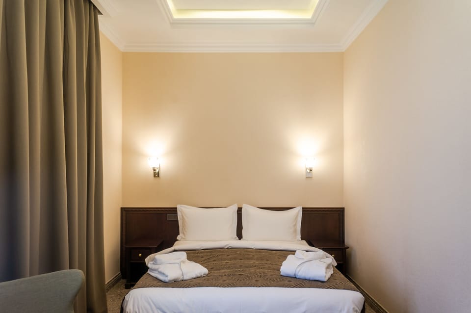 Superior Double Room | Minibar, in-room safe, desk, blackout drapes