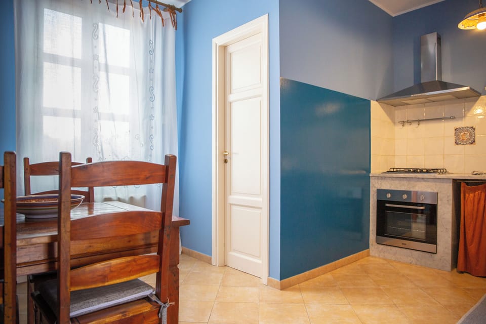 Basic Apartment, 1 Bedroom | Private kitchen | Full-size fridge, microwave, oven, stovetop
