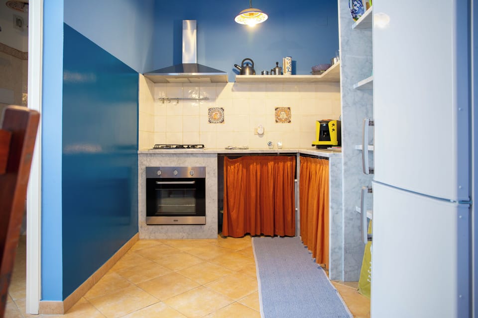 Basic Apartment, 1 Bedroom | Private kitchen | Full-size fridge, microwave, oven, stovetop