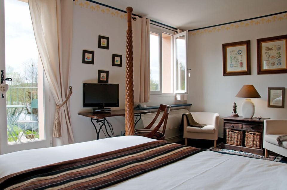 Superior Double Room, Balcony, River View (Vignoble) | 7 bedrooms, in-room safe, individually decorated, individually furnished