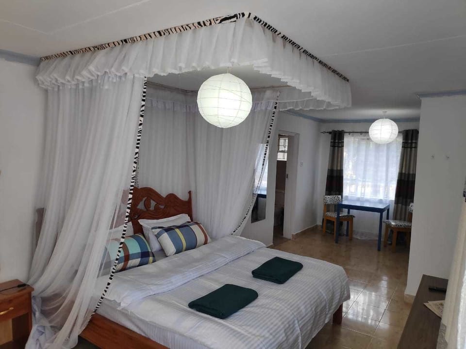 Deluxe Room | Soundproofing, iron/ironing board, cribs/infant beds, rollaway beds