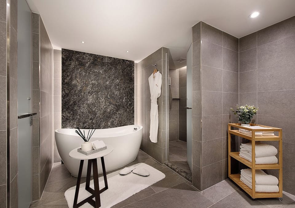 JAI Grand Double Suite | Bathroom | Slippers