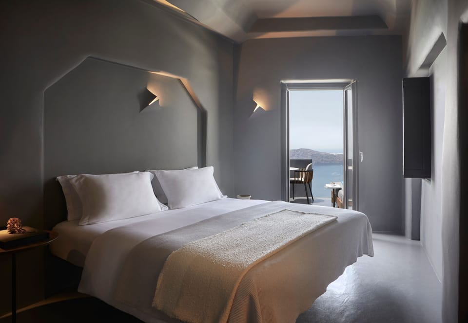 Honeymoon Suite Sunset View with Outdoor Hot Tub & Indoor Plunge Pool | Premium bedding, pillowtop beds, minibar, in-room safe
