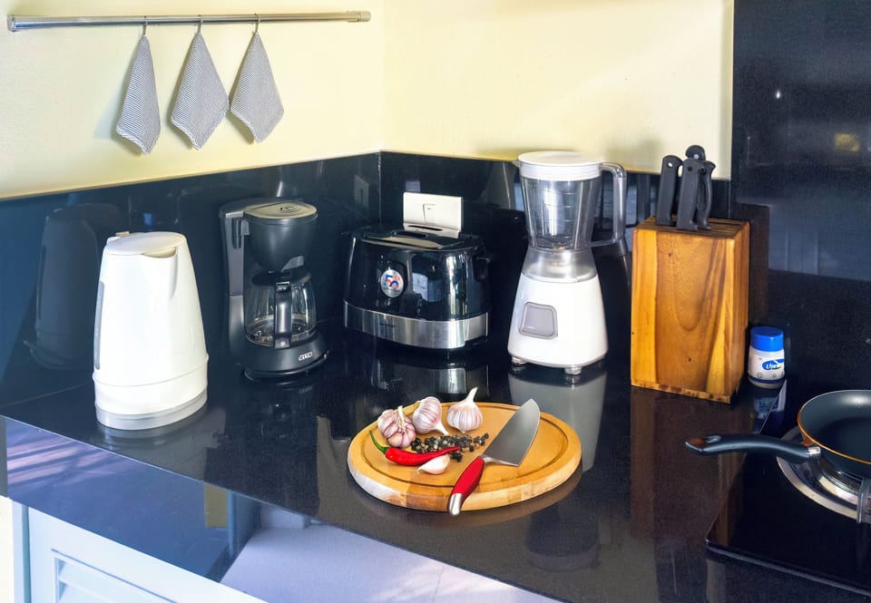 Fully equipped kitchen with microwave, oven, gas hob, fridge, freezer, etc 