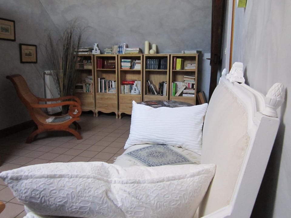 Family Room (Bouinotte) | Individually decorated, individually furnished, soundproofing