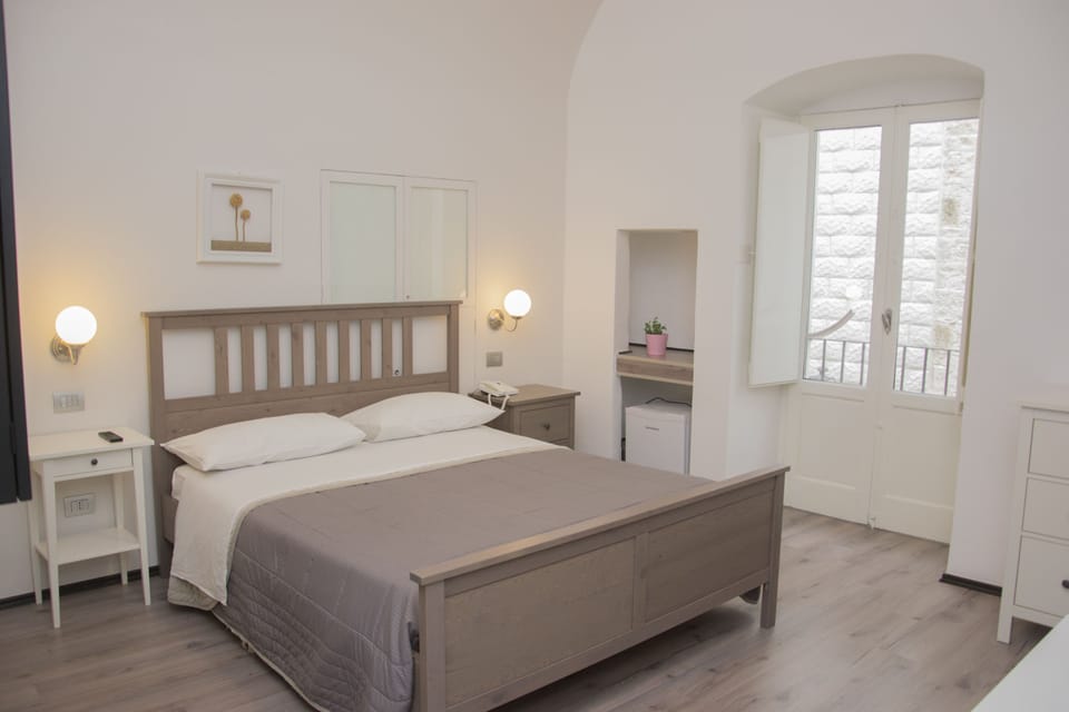 Double Room | 1 bedroom, desk, soundproofing, free cribs/infant beds