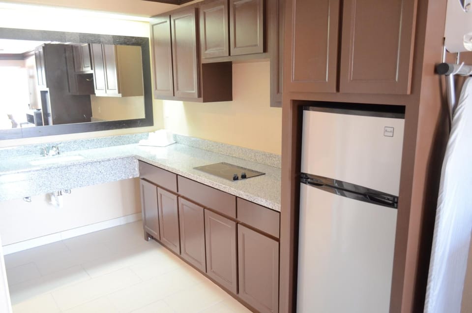 Fridge, microwave